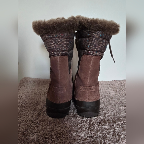 The North Face Brown Winter Boots with Fur Trim and Rubber Sole - Picture 4 of 10